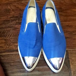 Suede blue sneakers with chrome tip